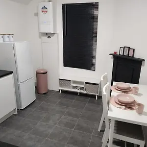 https://nice-cosy-flat-walking-distance-to-city.hotelsin-nottingham.com