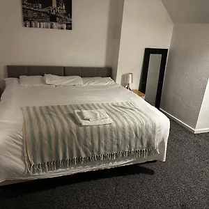 https://the-glorious-3-bedroom-apartment-with-parking.hotelsin-nottingham.com